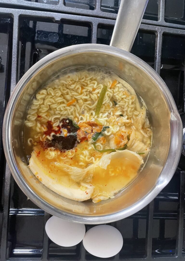 Nongshim Sweet & Spicy Kimchi Shin Ramyum