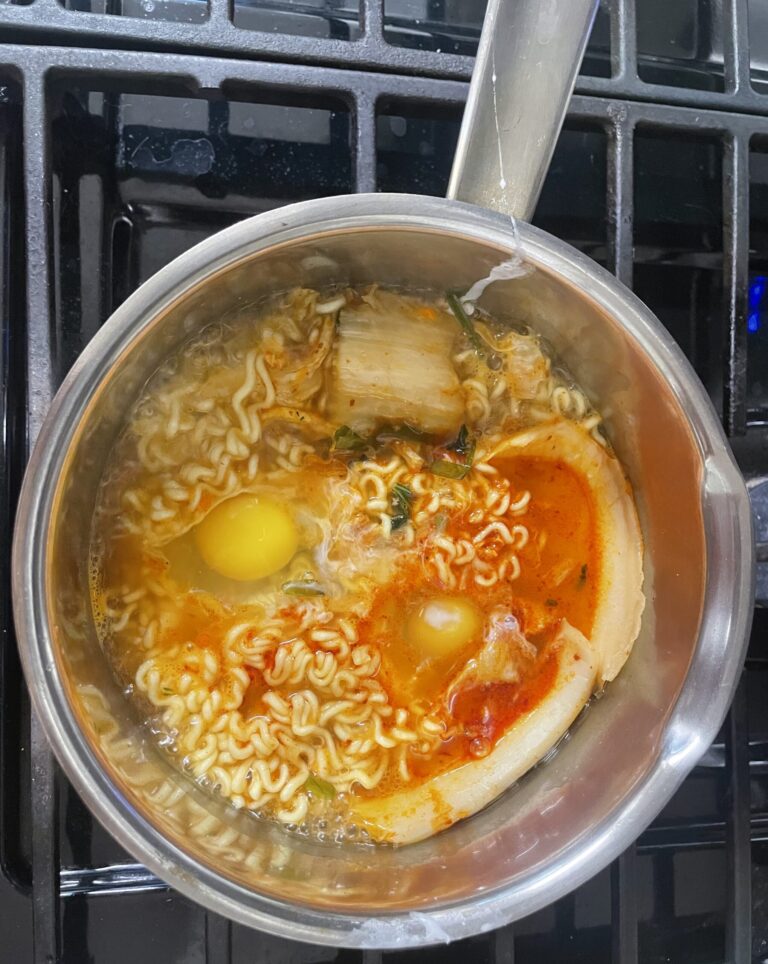 Nongshim Sweet & Spicy Kimchi Shin Ramyum community photo